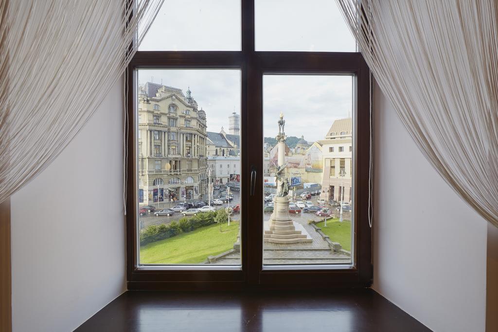Apartment Mitskevycha Square 5 Λβιβ Εξωτερικό φωτογραφία