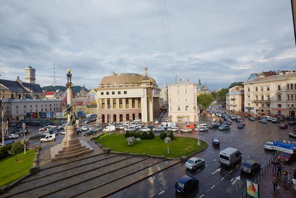 Apartment Mitskevycha Square 5 Λβιβ Εξωτερικό φωτογραφία
